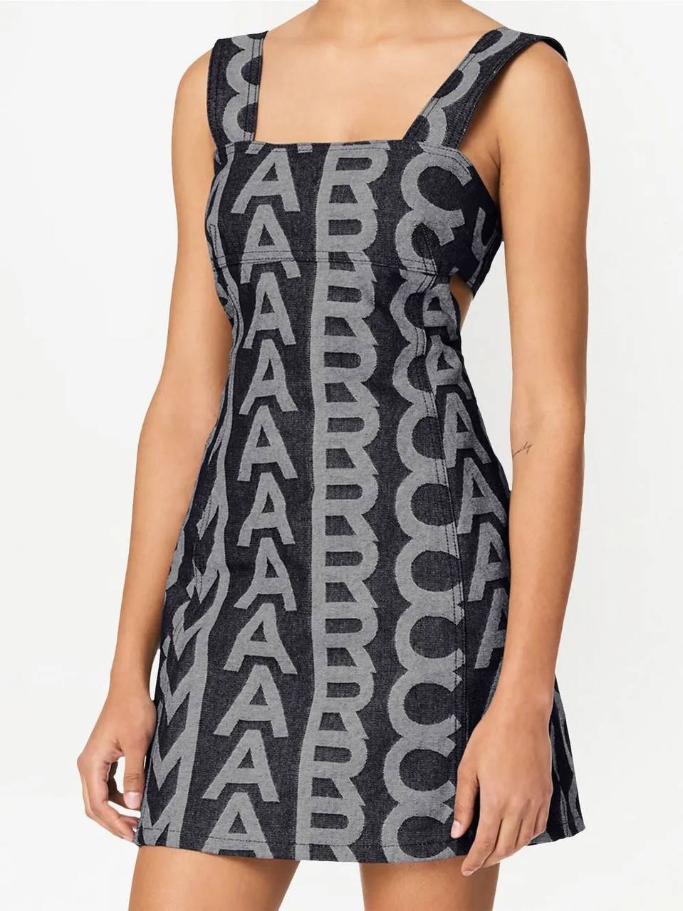 MARC JACOBS